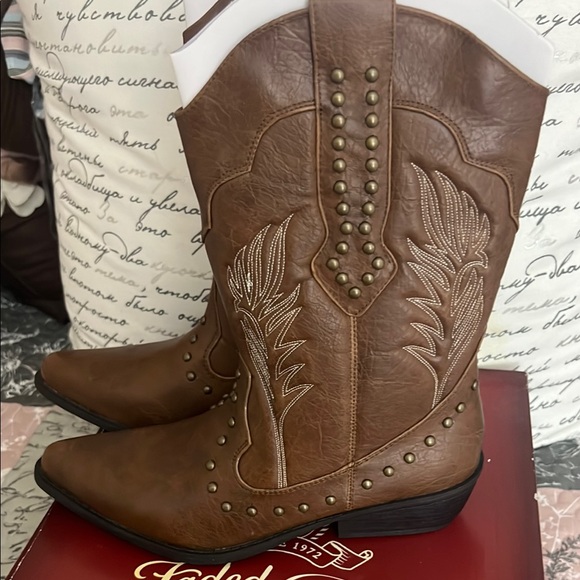 Faded Glory Brown cowboy boots - Picture 4 of 7